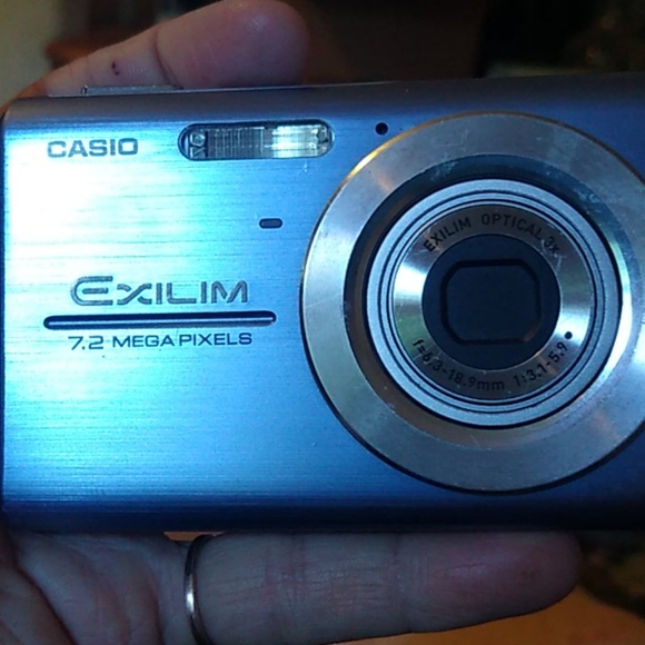 Casio EXILIM 72 MEGA PIXELS - Picture 2 of 2